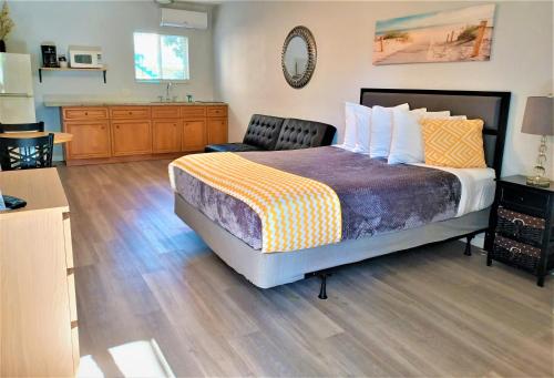 Johns Pass Beach Motel - photo 66