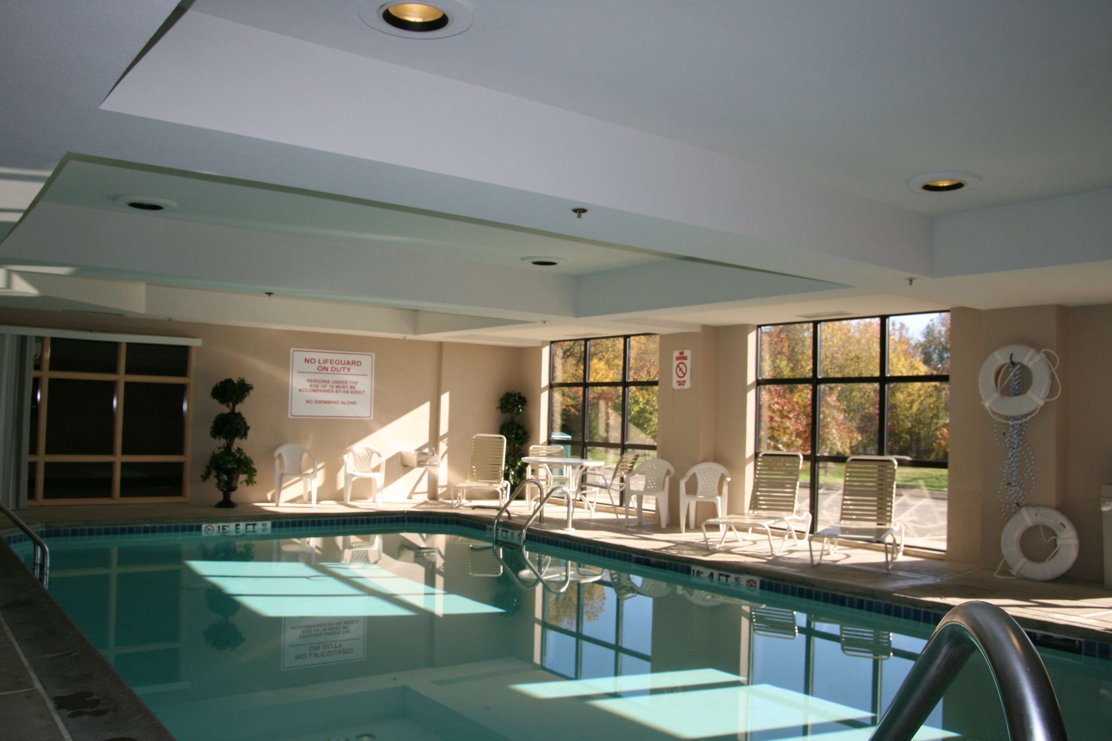 Hampton Inn East Windsor - photo 9