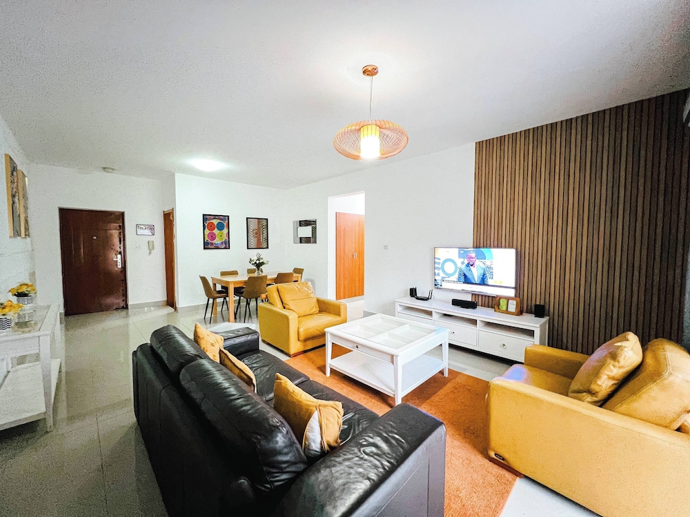 3 Bed Apartment Sleeps 6 Free Parking — 4-Star Luxury Hotel in Luanda, Angola