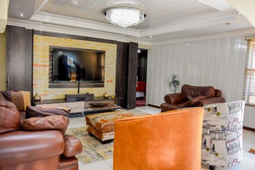 Modern Delux 2 Bedroom Townhouse — 4-Star Luxury Hotel in Bloemfontein, South Africa