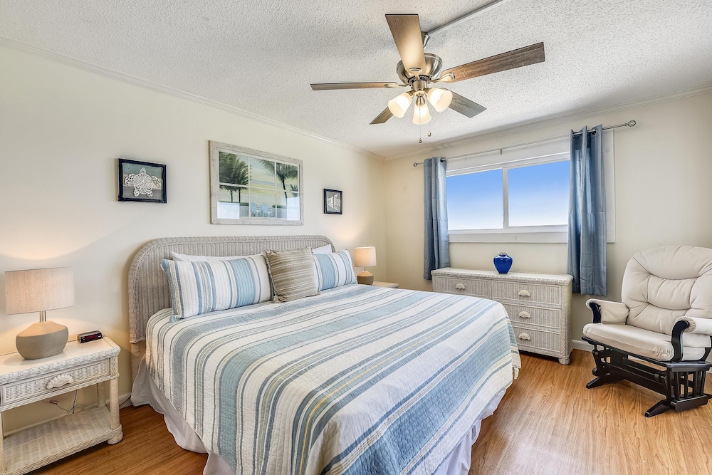 Regency Towers by Book That Condo - photo 12