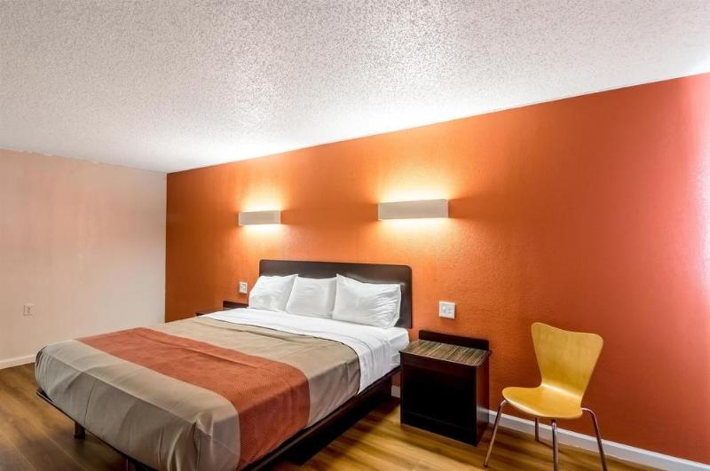 Motel 6 Clinton OK - photo 21