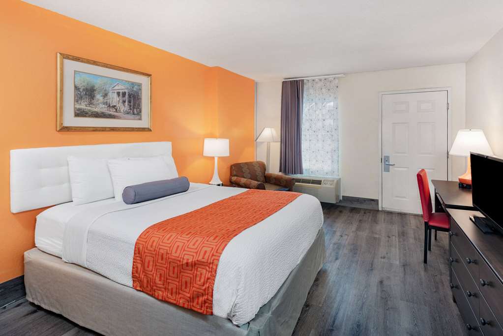 Howard Johnson by Wyndham Staunton - photo 23