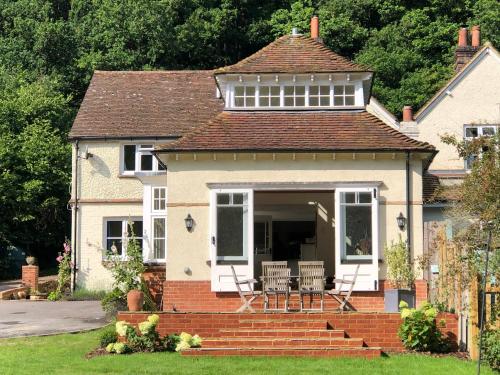 Woodhill Cottage — Dorking — photo 2