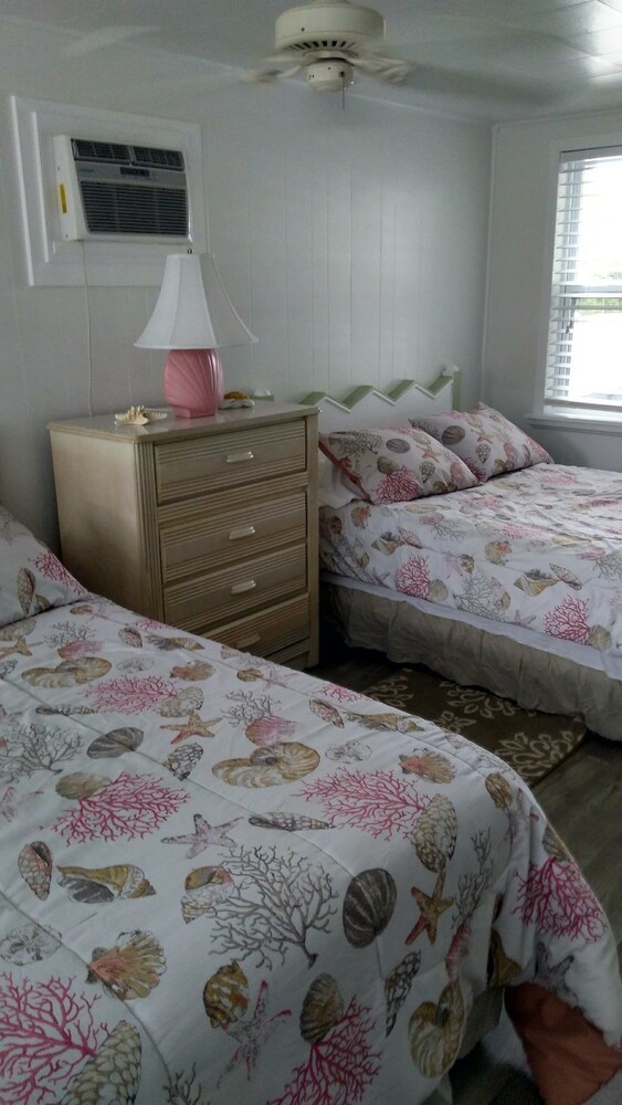 Tropical Winds Motel & Cottages - photo 16