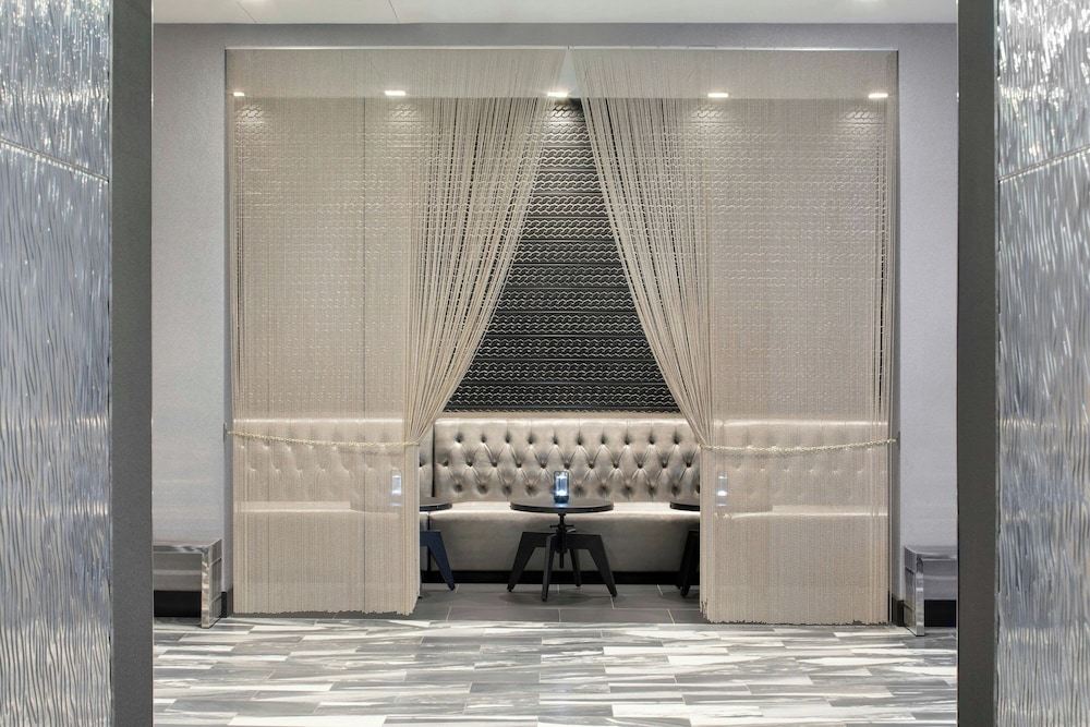 Renaissance Daytona Beach Oceanfront Hotel - photo 2
