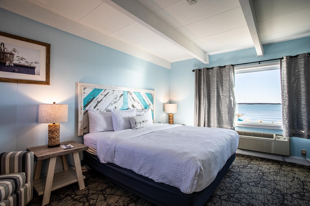 Beachfront Inn - photo 11