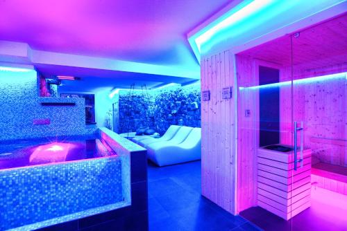 Casa Con 2 Camere Da Letto Piscina Jacuzzi AC Wifi E Bici Elettriche — 4-Star Luxury Hotel in Bordighera, Italy