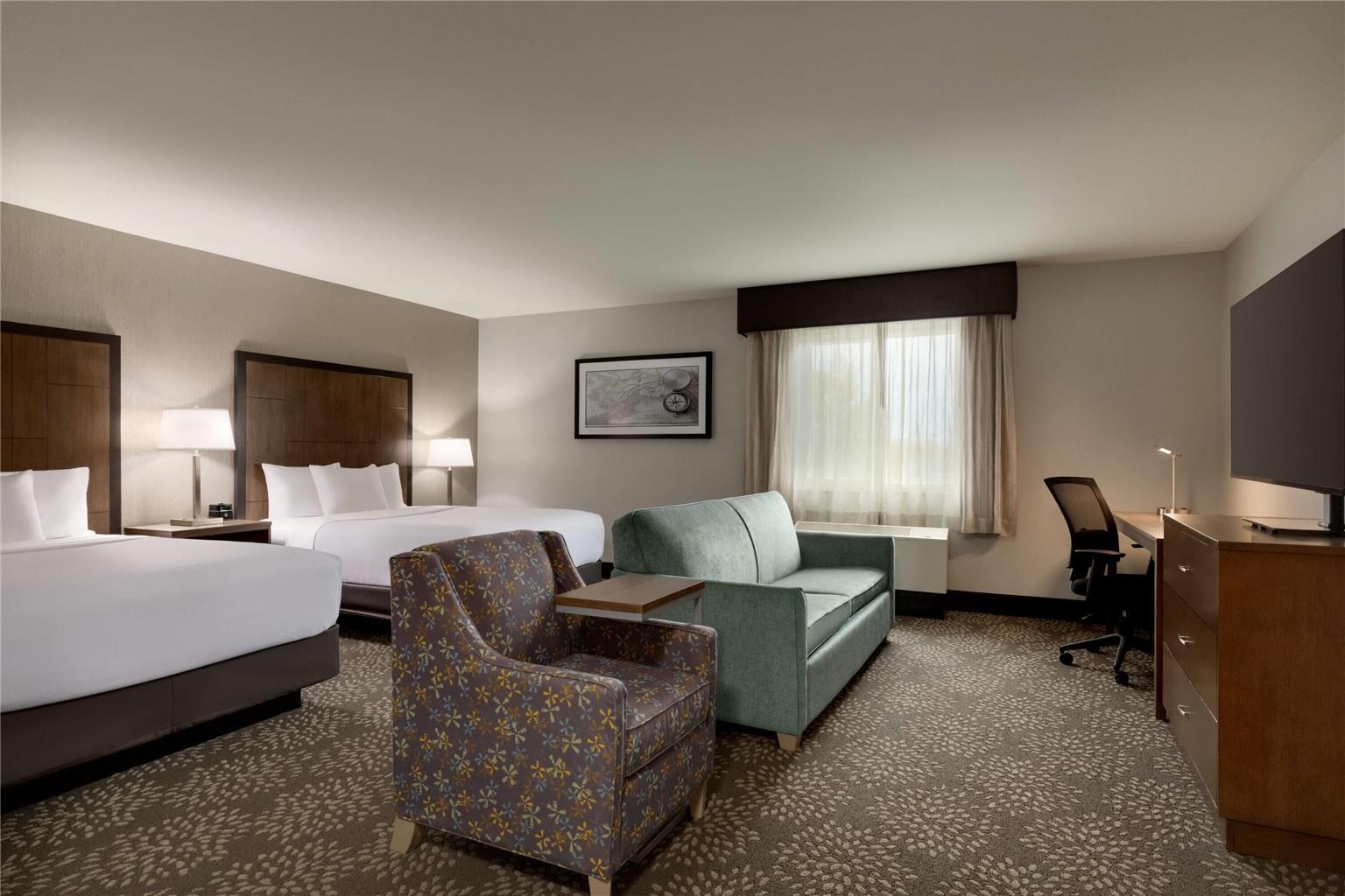 La Quinta Inn & Suites by Wyndham Fairbanks Airport - photo 23