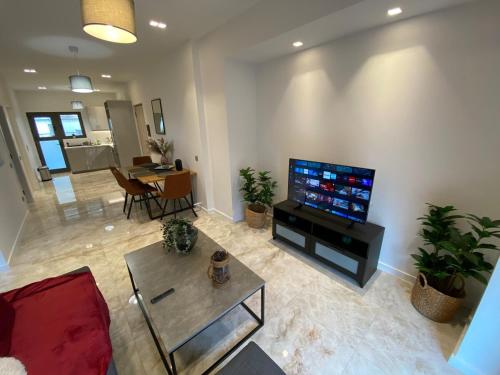 Holy 2 Bedrooms Apartment in Marousi — 4-Star Luxury Hotel in Athens, Greece