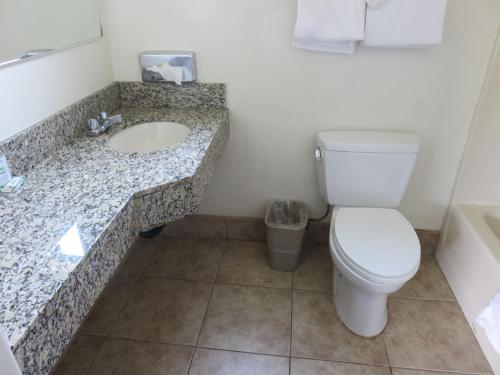 Economy Inn Richmond - photo 19