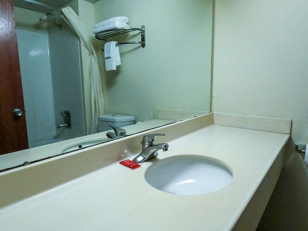 Americas Best Value Inn Salina - photo 12
