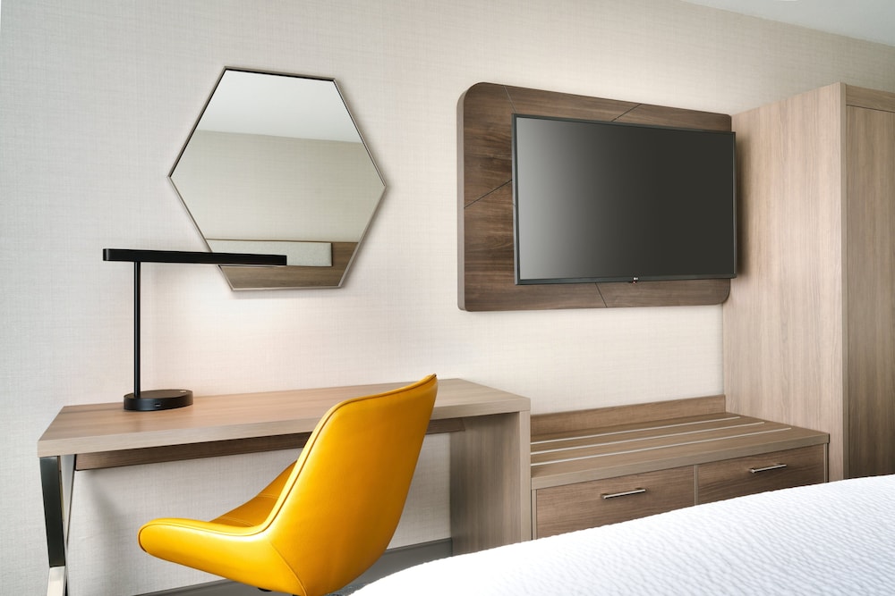 Holiday Inn Express Hotel & Suites Cheyenne by IHG - photo 3