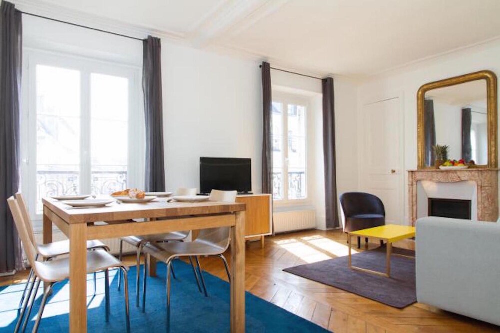 Marais Place des Vosges Apartment — 4-Star Luxury Hotel in Paris, France