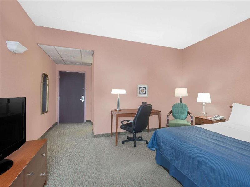 Howard Johnson by Wyndham Amherst Hadley - photo 18