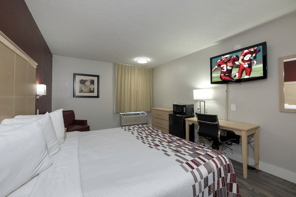 Red Roof Inn Raleigh North Crabtree Mall Lenovo Center - photo 14