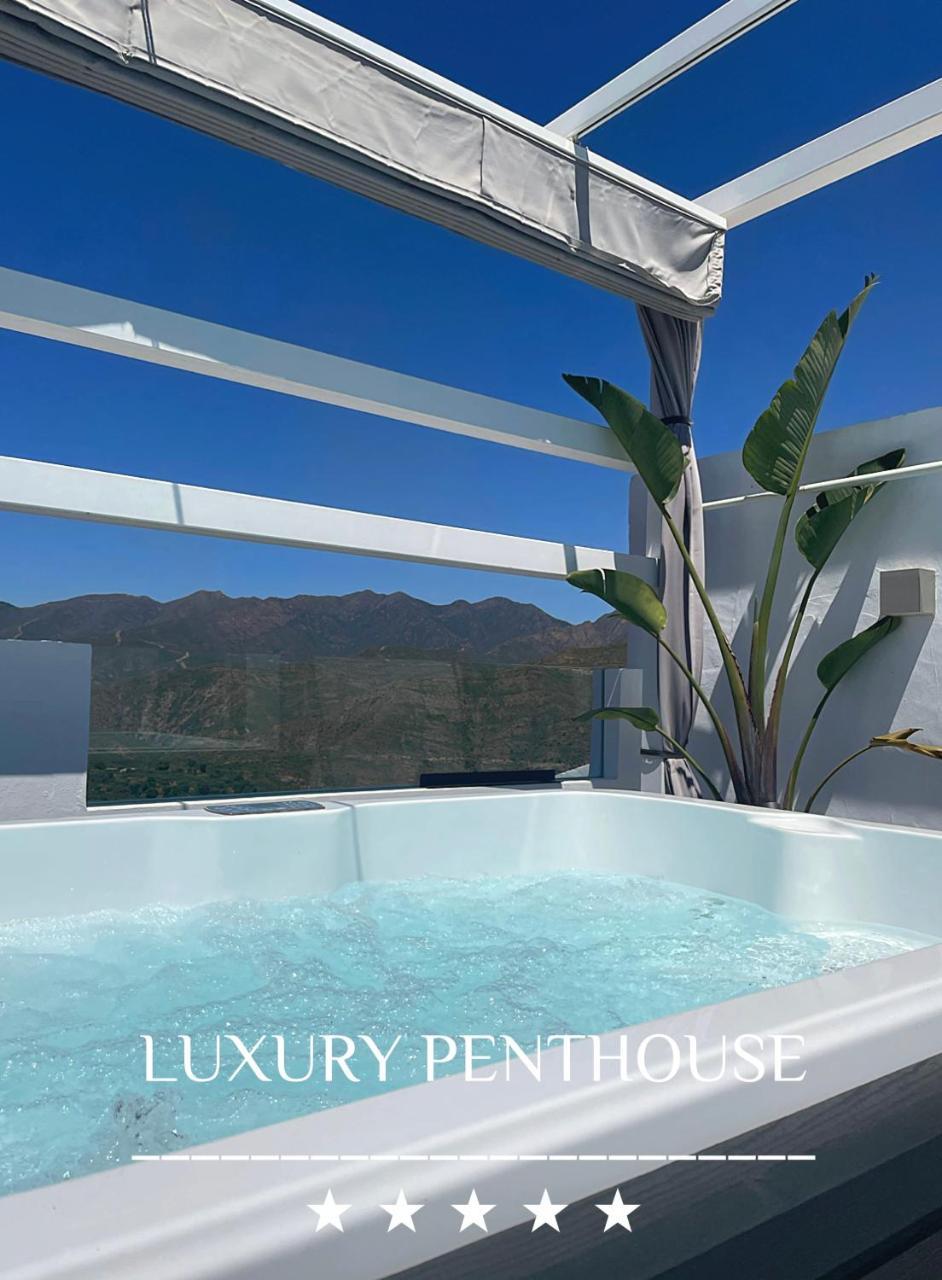 Penthouse Mit Privatem Jacuzzi In Marbella La Mairena — Ojen