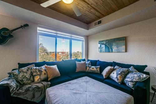 Luxury Penthouse overlooking Riverwalk w Free Parking Pet Friendly Centrally Located on the Riverwalk — 4-Star Luxury Hotel in San Antonio, United States