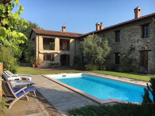 Villa Natura Piemonte with pool — 4-Star Luxury Hotel in Castino, Italy