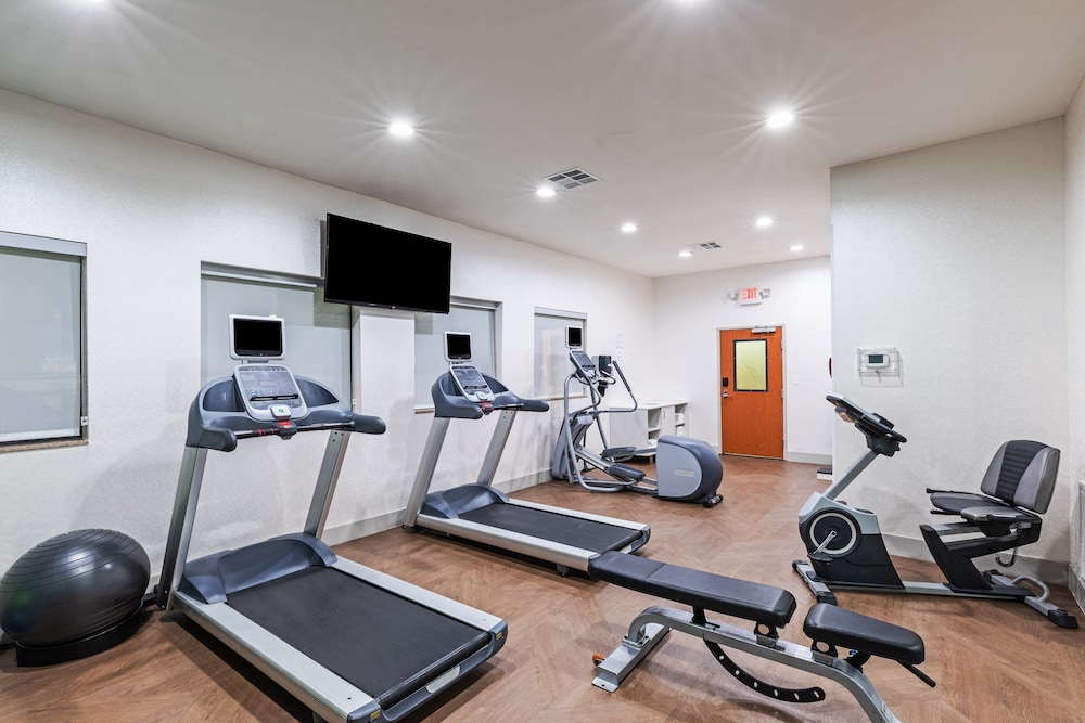 Holiday Inn Express Hotel and Suites Pryor by IHG - photo 24
