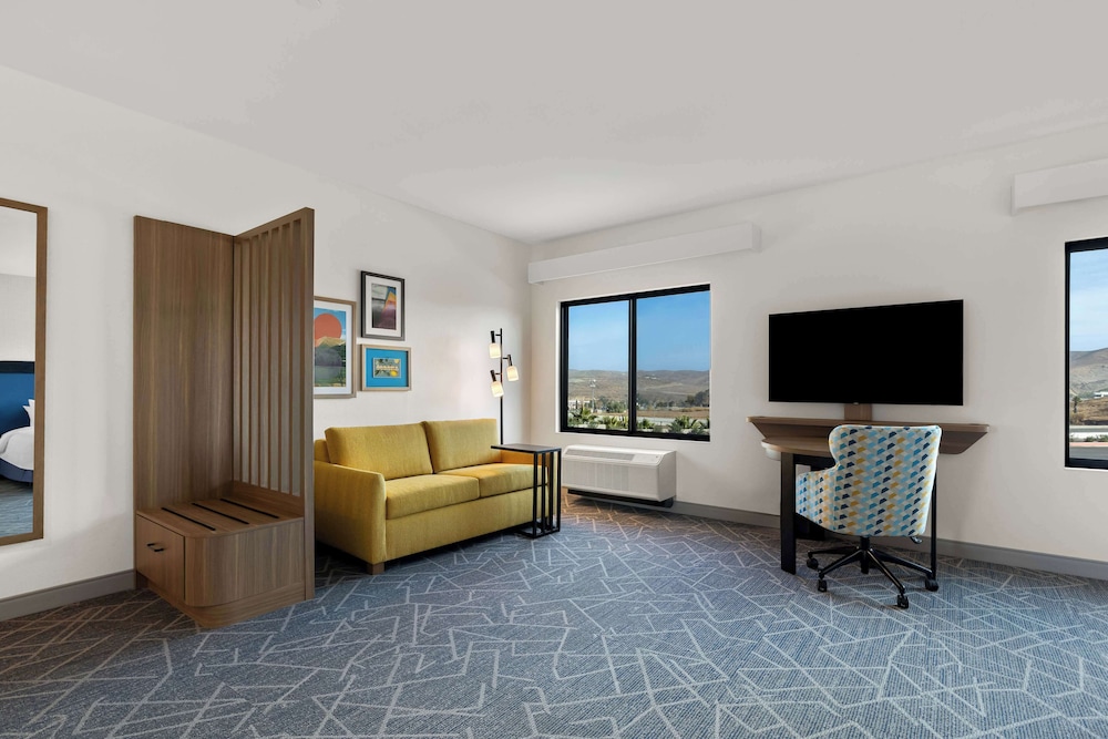 Hampton Inn & Suites by Hilton Corona - photo 30