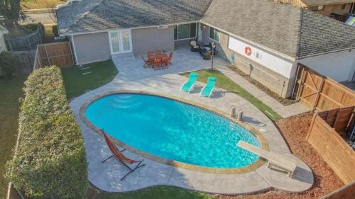 Dream Vacation Home with Pool for Large Groups — 4-Star Luxury Hotel in Garland, United States