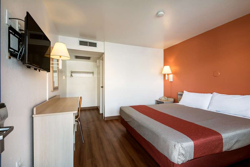 Motel 6 Wendover UT - photo 11