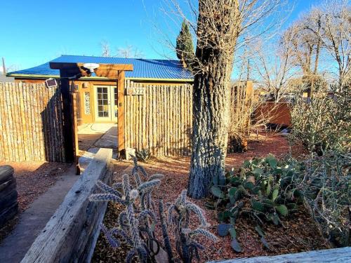 Lovely 2BR Pet Friendly Home in Heart of Nob Hill — 4-Star Luxury Hotel in Albuquerque, United States