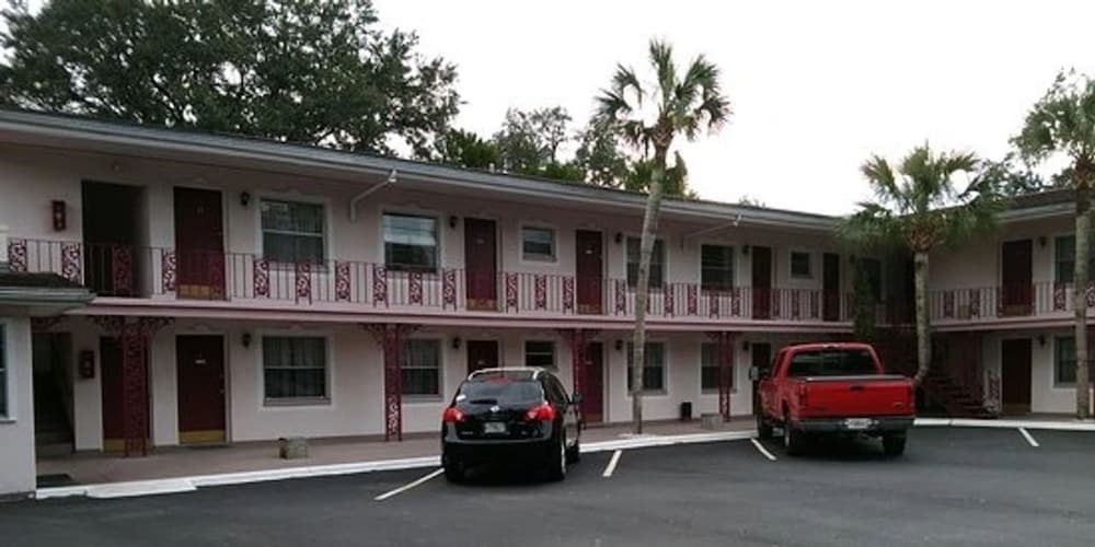 Carriage Inn Motel - photo 11