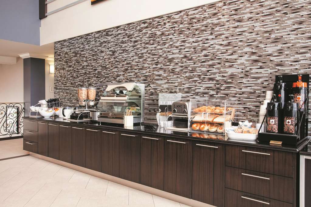 La Quinta Inn & Suites by Wyndham Dublin Pleasanton - photo 33