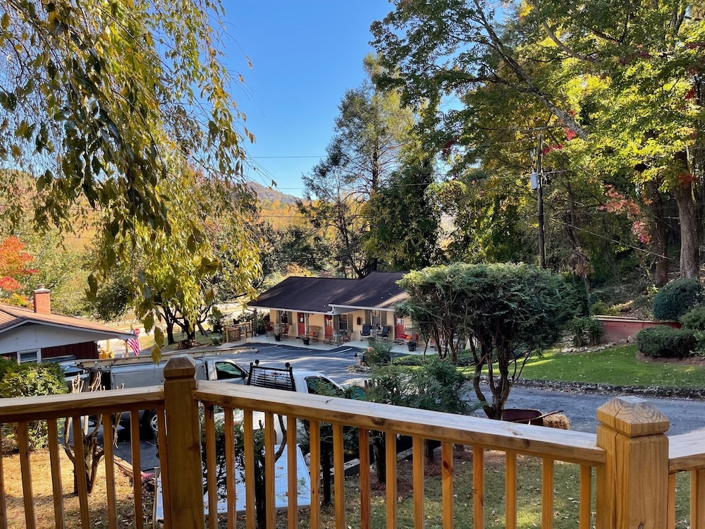 Mountain Aire Cottages & Inn - photo 145
