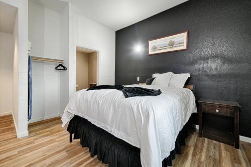Hotel Dilley Grand - photo 14