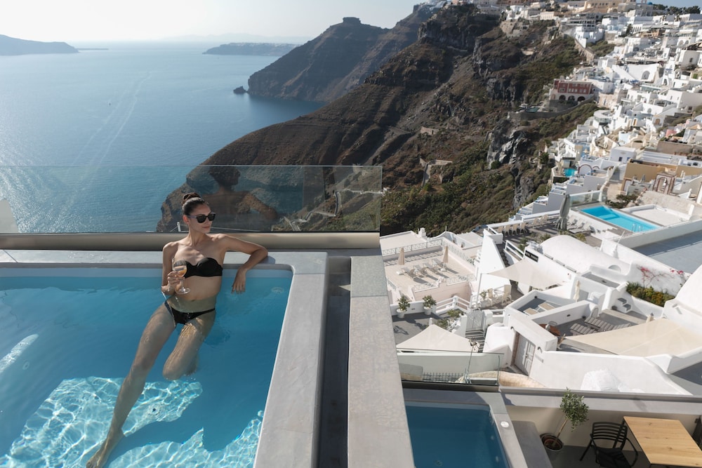Aria Suites & Villas — 4-Star Luxury Hotel in Fira, Greece