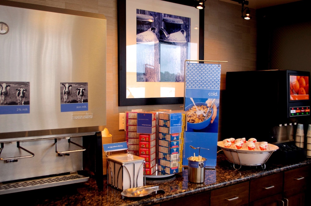 Hampton Inn & Suites Flagstaff - photo 22