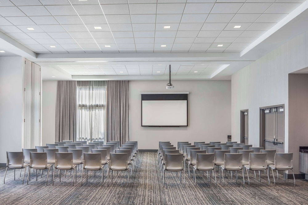 Embassy Suites by Hilton Atlanta Midtown - photo 47