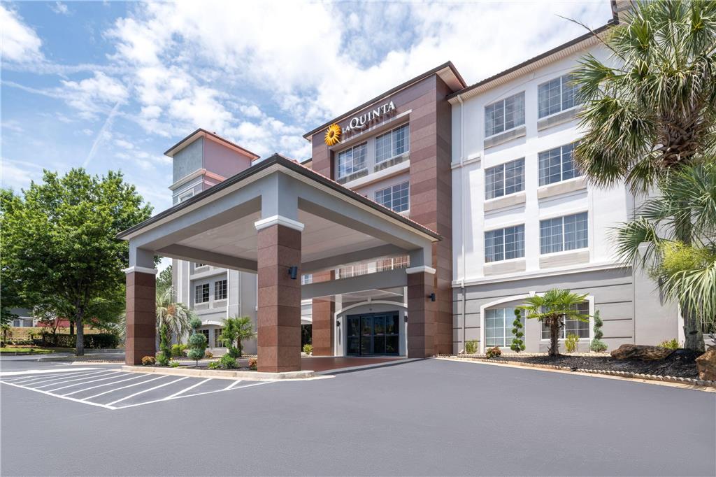 La Quinta Inn & Suites by Wyndham Atlanta Stockbridge - photo 16