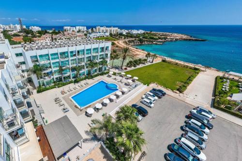 ALICIA Coralli Beachfront Apartment