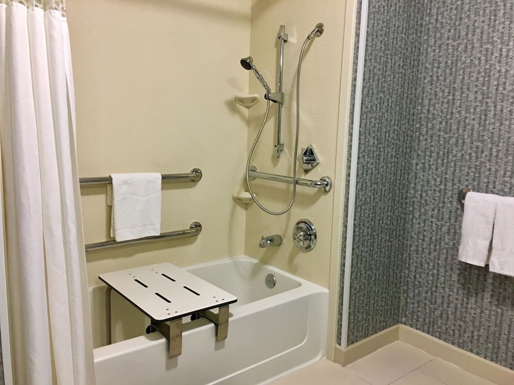 Hampton Inn & Suites Tulsa Central - photo 4