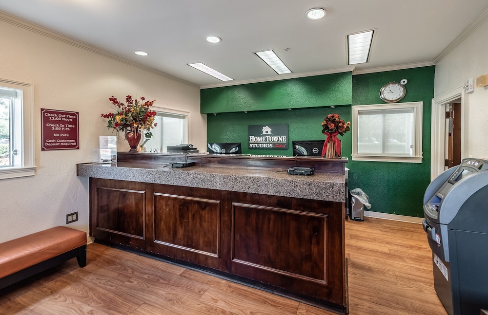 HomeTowne Studios by Red Roof Orlando South - photo 3