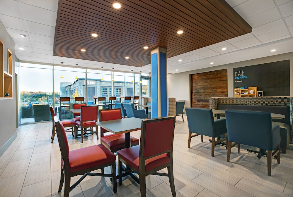 Holiday Inn Express & Suites Milwaukee Brookfield by IHG - photo 54
