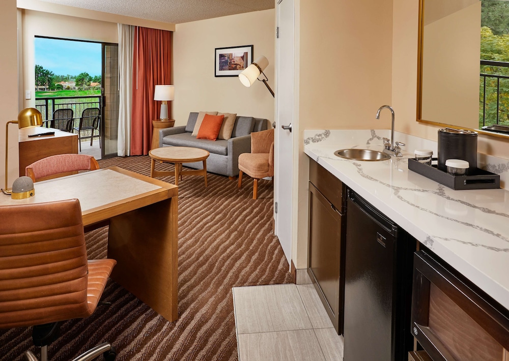 Embassy Suites by Hilton Phoenix Scottsdale - photo 18
