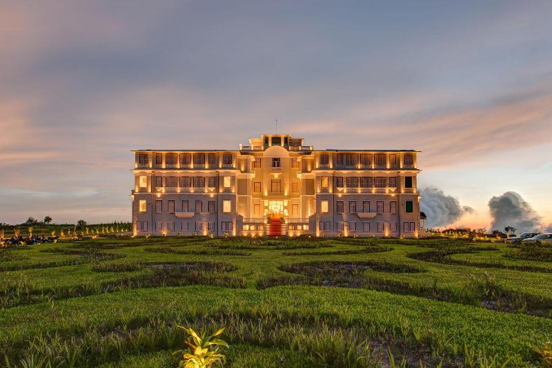 Le Bokor Palace — 4-Star Luxury Hotel in Kampot, Cambodia