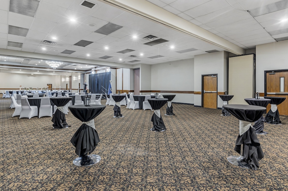 Seaport Inn and Suites - photo 22