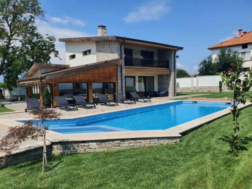 Vila Antik — 4-Star Luxury Hotel in Garmen, Bulgaria