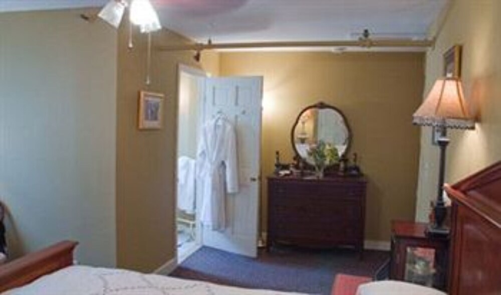 The Red Hook Country Inn - photo 10