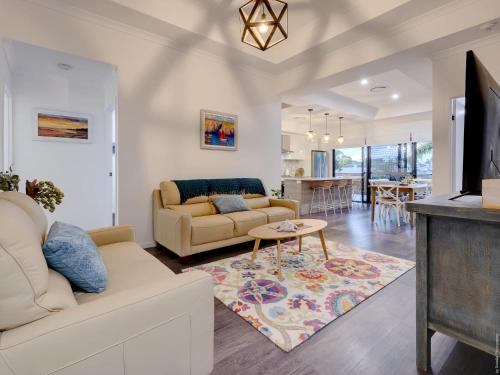 Urangan Family Friendly home with views & wifi by Custom Bnb Hosting — 4-Star Luxury Hotel in Urangan, Australia