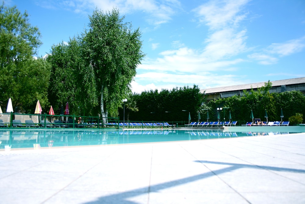 Hotel Villa Glicini — 4-Star Luxury Hotel in Pinerolo, Italy