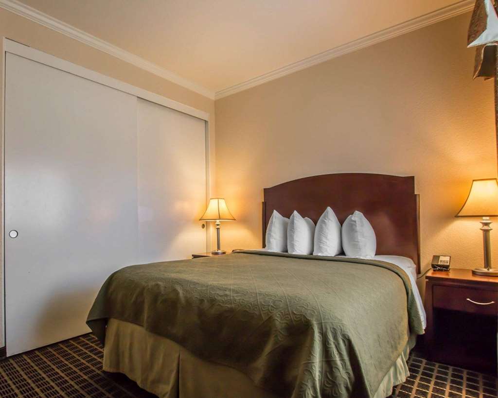 Quality Inn Temecula Valley Wine Country - photo 12