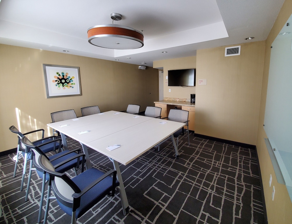 TownePlace Suites by Marriott Denver Airport at Gateway Park - photo 29