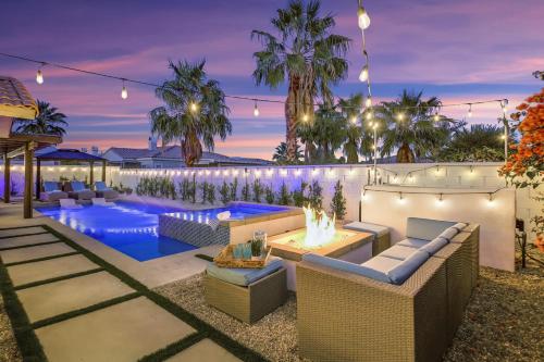 THE Fun House FULL Arcade LUX backyard Sleeps 12 — 4-Star Luxury Hotel in Indio, United States